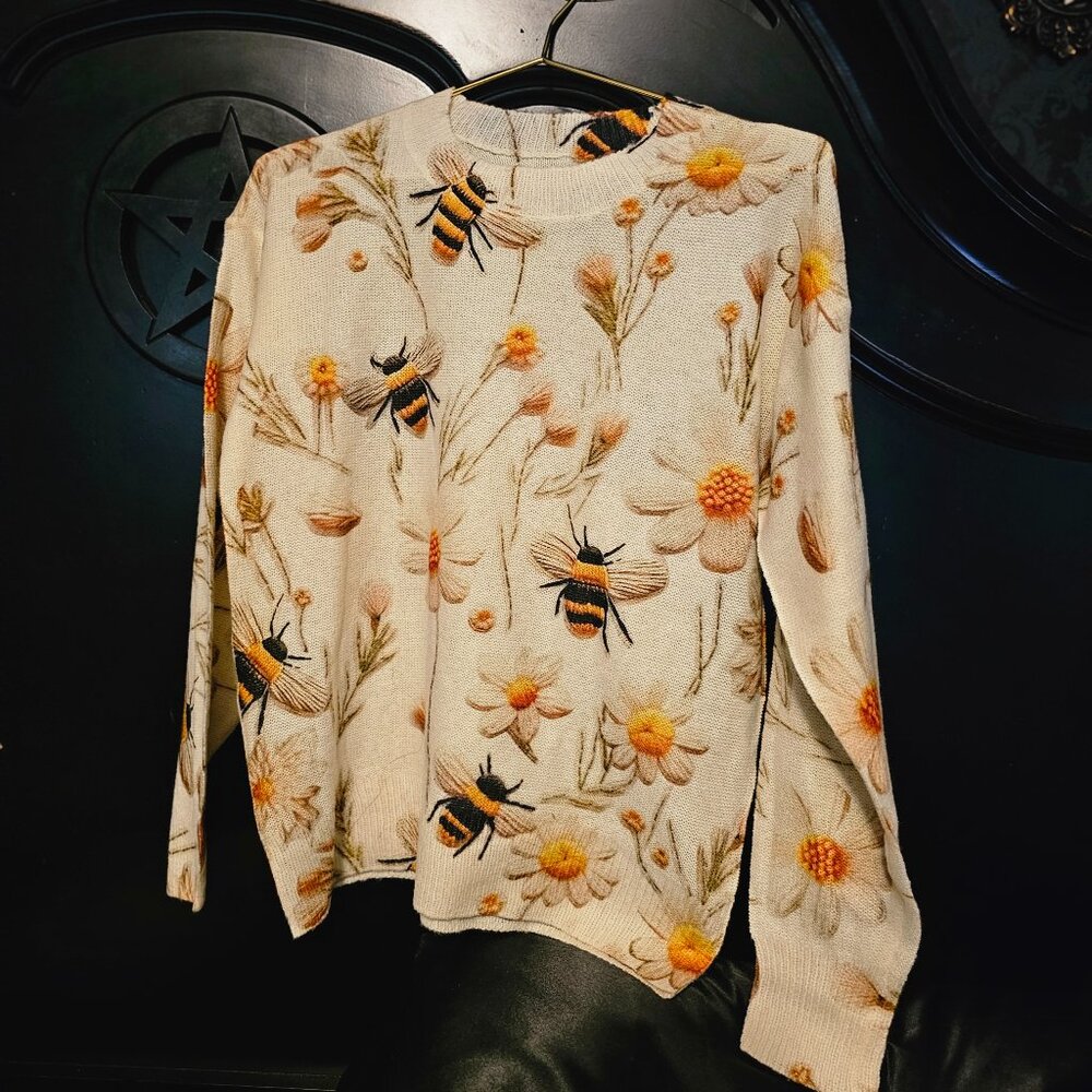 *NEW* Bee & Flowers Sweater (Size small)